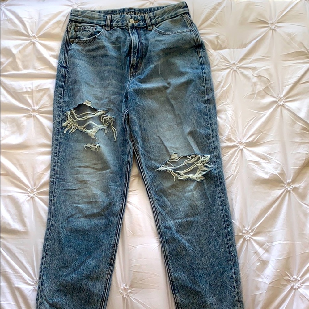 AE oversized ripped mom jeans